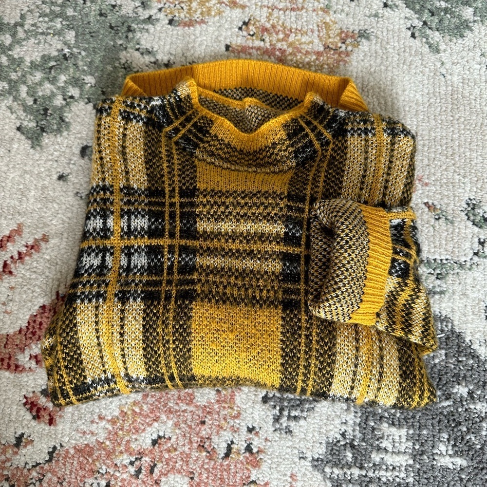 Women's Apt. 9 + Cara Santana Plaid Sweater Size Medium Cozy Soft - Picture 11 of 16